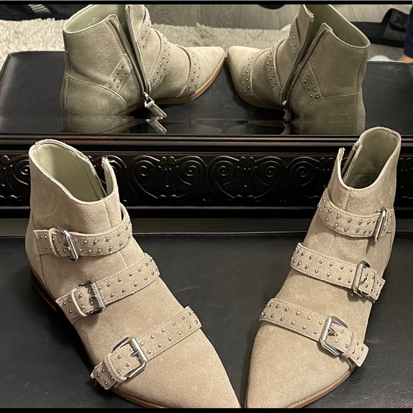 Seraphim Pointy Toe Booties - Picture 2 of 8